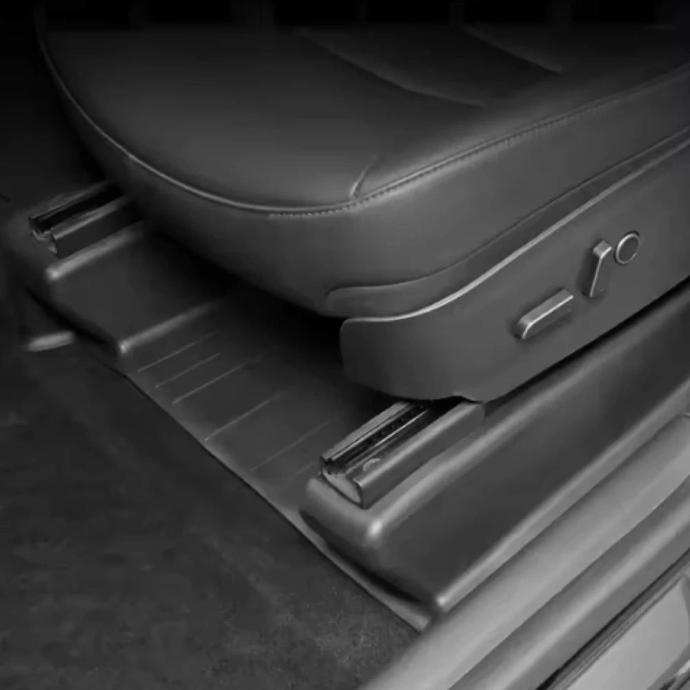 Tesla Model Y 2019-2024 Ön Koltuk Taban Köşe Kaplamaları