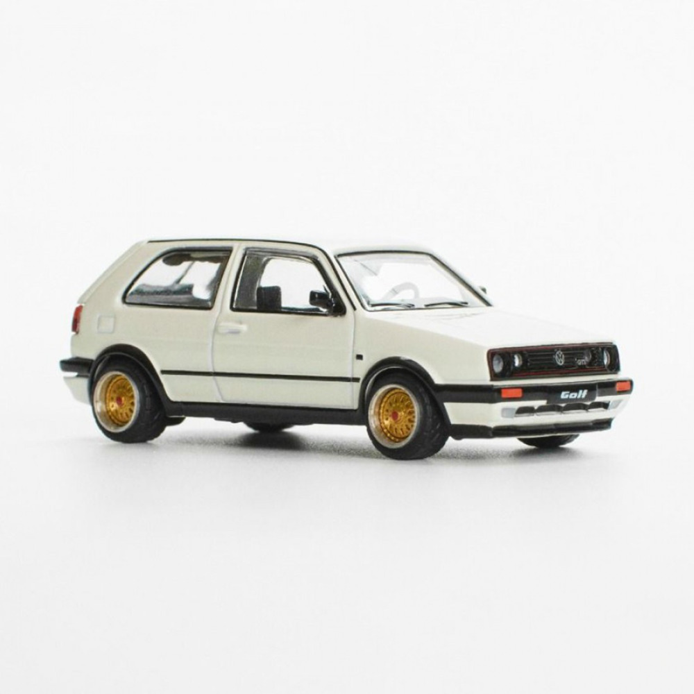 Poprace 1/64 Volkswagen Golf Mark II White – Alman Efsanesinin Saf Klasik Hali