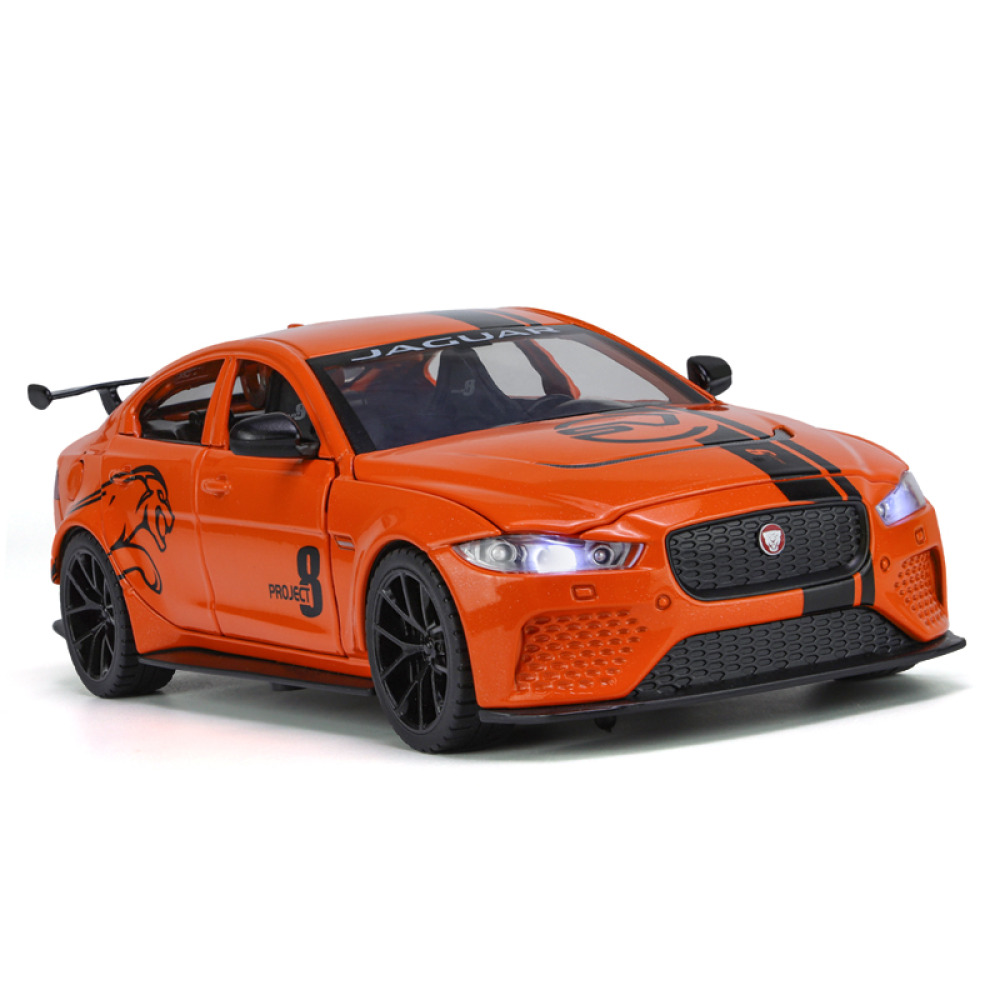 QY TOYS 1/24 Jaguar XE SV Project 8 – Pistlerin Hırçın Kedisi ve Büyük Ölçekli Metalik Güç Diecast Koleksiyonunuzda