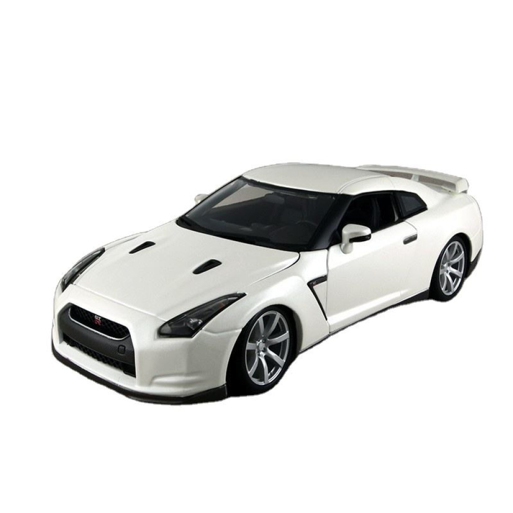 Bburago 1/18 Nissan GT-R (R35) Diecast Japon Mühendisliğinin Godzilla Lakaplı Efsanesi 