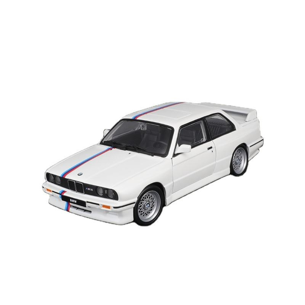 Bburago 1/24 BMW M3 (E30) 1988 Diecast Safkan Yarış Genleri ve Efsanevi Bir Klasik