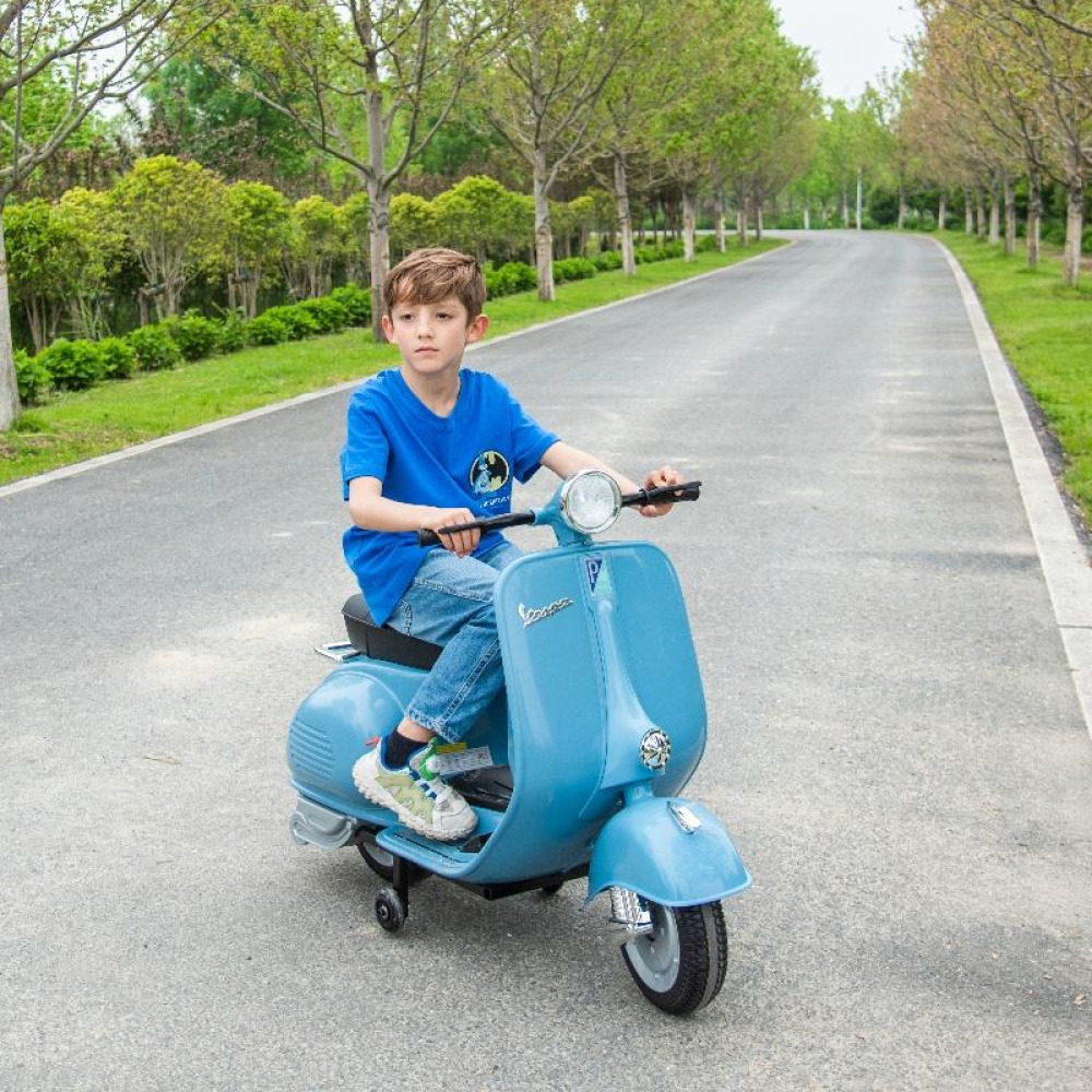 12V Retro Italian Scooter - Vintage Tasarım, Deri Koltuk Görünümlü, Işıklı ve Üç Tekerlekli Güvenli Çocuk Motosikleti