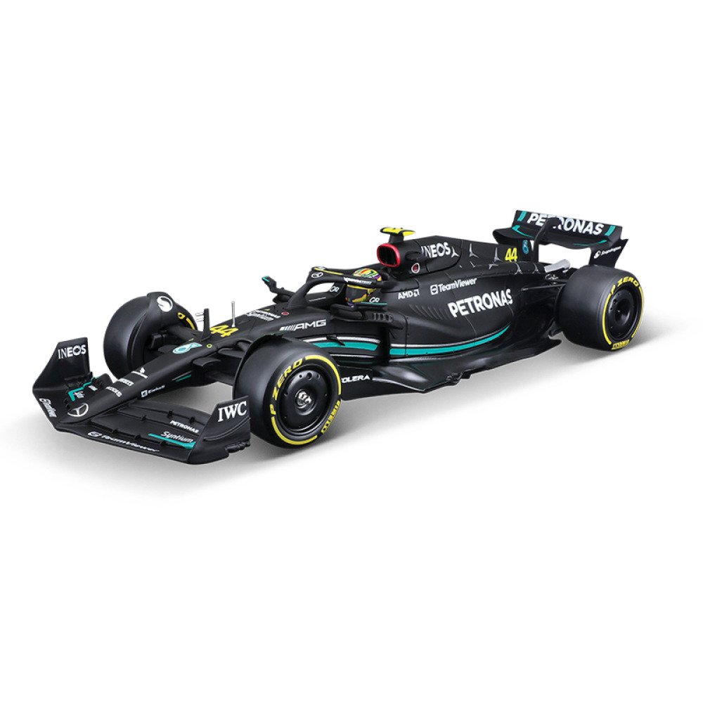 Bburago 1/24 F1 Serisi Mercedes W14 & Ferrari SF-23 – Pistlerin Metalik Devleri Diecast Koleksiyonunuzda