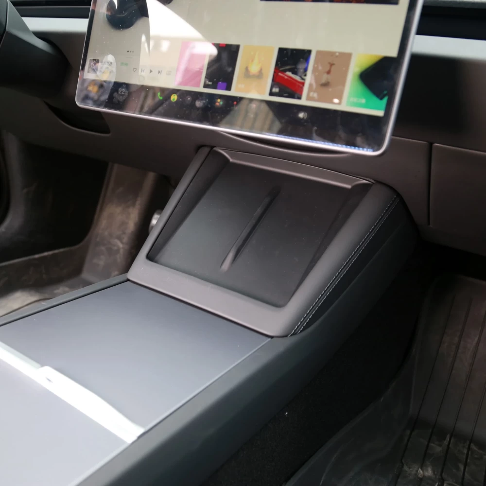 Tesla Model Y Juniper 2025 – Kablosuz Şarj Pedi